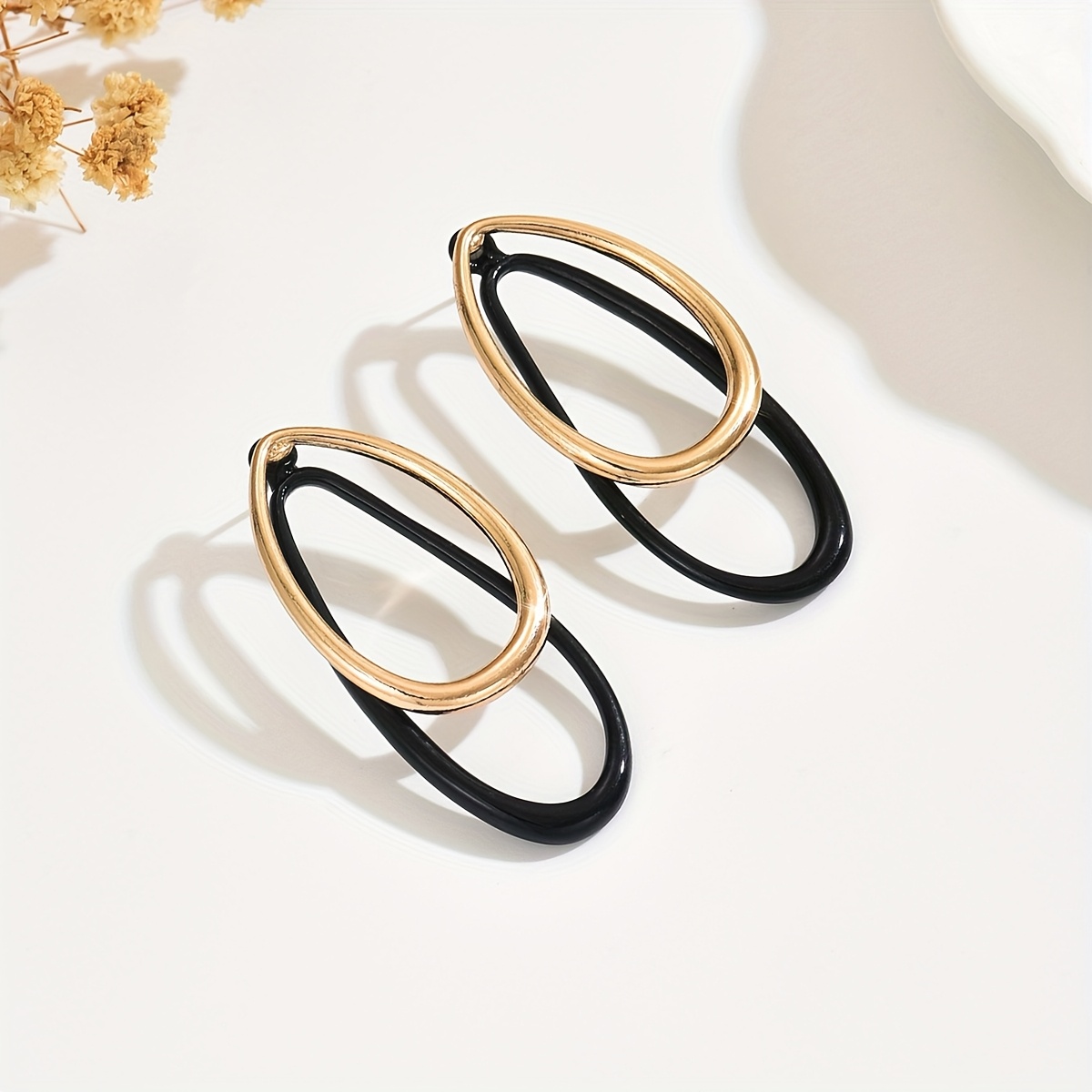 Elegant Geometric Two-Tone Openwork Teardrop Earrings